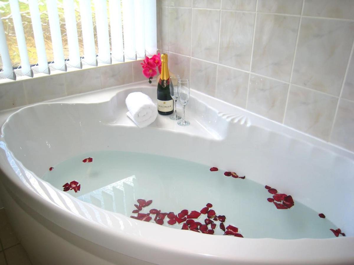 Arden Hill Farmhouse - Hot Tub, Snooker Table, Sleeps 16 Стратфорд-апон-Эйвон Экстерьер фото